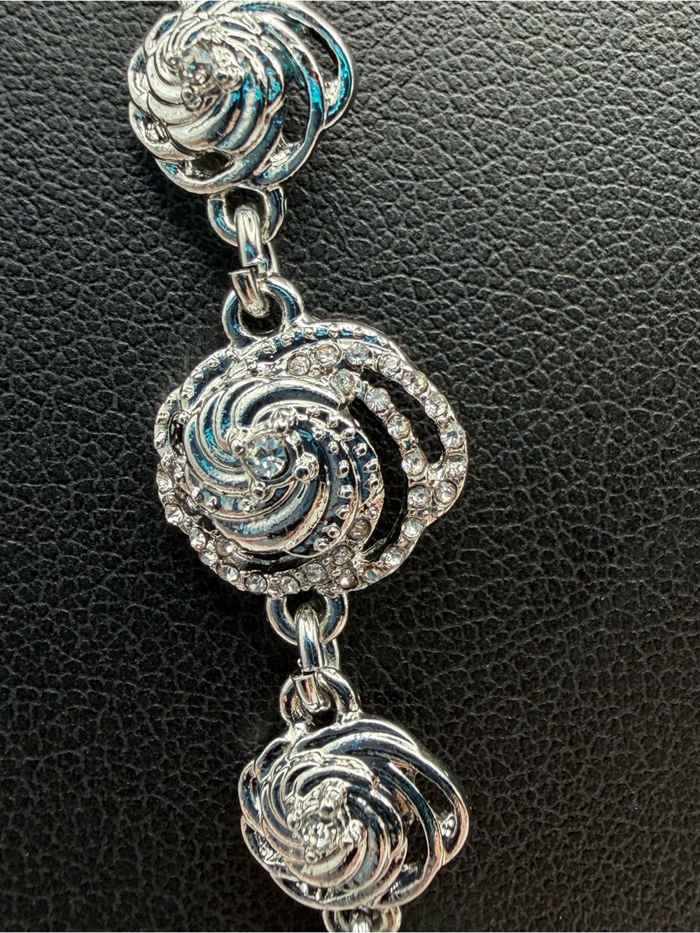 Anne Taylor Silver Tone Rosette Adjustable length Necklace - Picture 3 of 10